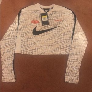 Nike Cropped Long Sleeve Shirt